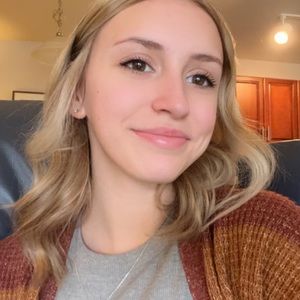 Meet your Posher, Alina